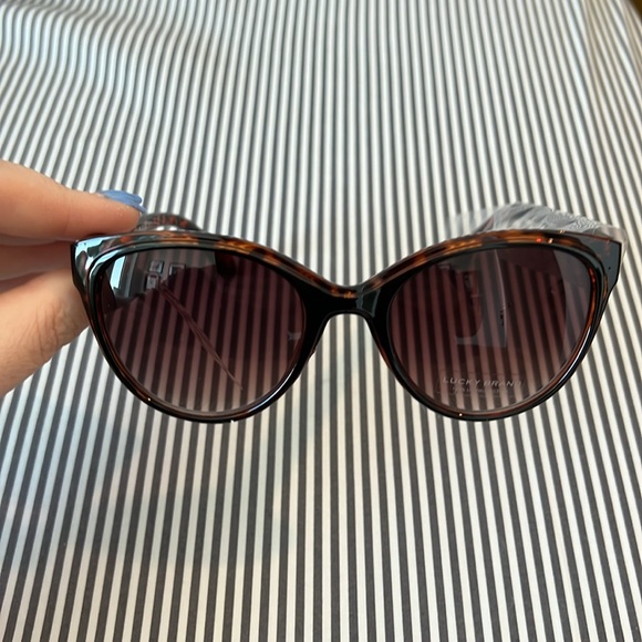 Lucky Brand Sunglasses - Picture 3 of 6
